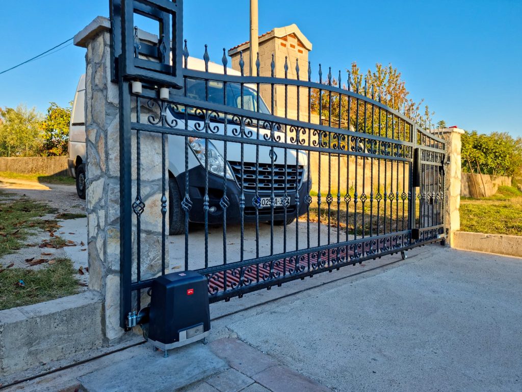 Prodaja motora za kapije Foča – sigurna i dugotrajna automatika